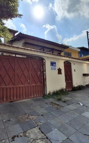 Casa para alugar com 250m², 4 quartos e 7 vagas Casa para alugar com 250m², 4 quartos e 7 vagasFachada