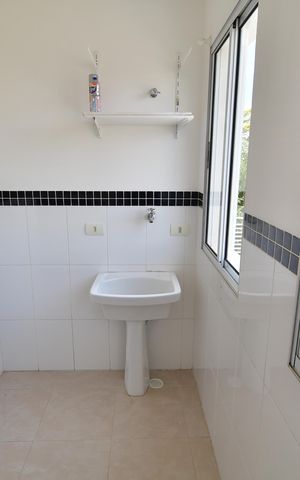 Casa de condomínio à venda com 65m², 2 quartos e 1 vagaÁrea de Serviço