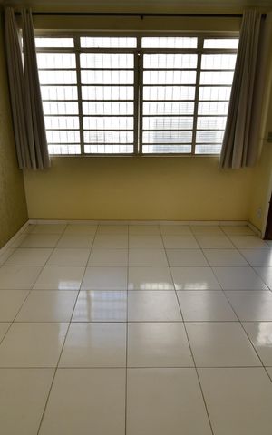 Casa para alugar com 150m², 3 quartos e 2 vagasSala