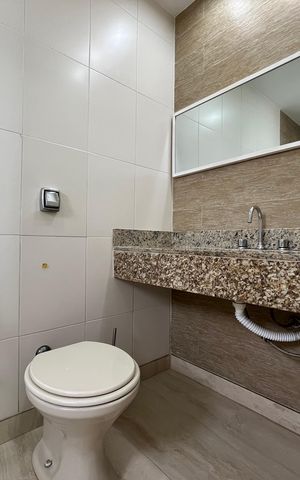 Apartamento para alugar com 100m², 2 quartos e 1 vaga Apartamento para alugar com 100m², 2 quartos e 1 vagaBanheiro da Suíte
