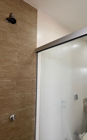 Apartamento para alugar com 100m², 2 quartos e 1 vaga Apartamento para alugar com 100m², 2 quartos e 1 vagaBanheiro da Suíte