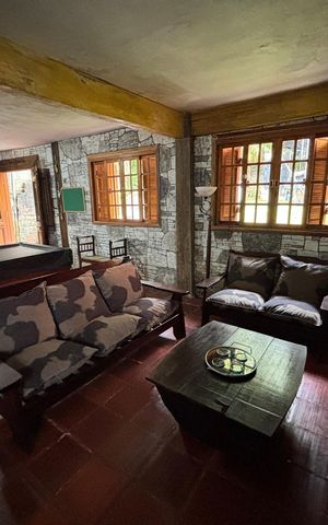 Casa à venda com 335m², 3 quartos e 2 vagas Casa à venda com 335m², 3 quartos e 2 vagasSala