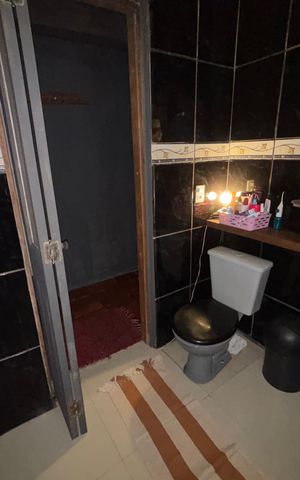 Casa à venda com 335m², 3 quartos e 2 vagas Casa à venda com 335m², 3 quartos e 2 vagasBanheiro 1