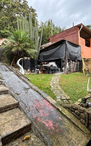Casa à venda com 335m², 3 quartos e 2 vagas Casa à venda com 335m², 3 quartos e 2 vagasQuintal