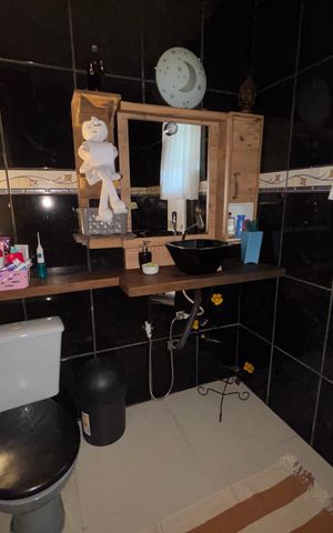 Casa à venda com 335m², 3 quartos e 2 vagas Casa à venda com 335m², 3 quartos e 2 vagasBanheiro 1