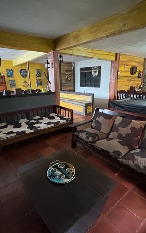Casa à venda com 335m², 3 quartos e 2 vagas Casa à venda com 335m², 3 quartos e 2 vagasSala