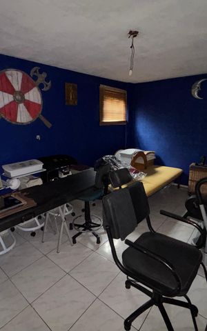 Casa à venda com 335m², 3 quartos e 2 vagas Casa à venda com 335m², 3 quartos e 2 vagasQuarto 1