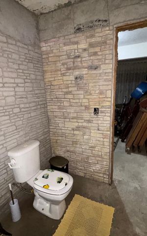 Casa à venda com 335m², 3 quartos e 2 vagas Casa à venda com 335m², 3 quartos e 2 vagasBanheiro 2