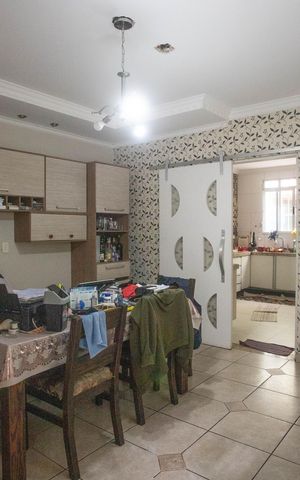 Casa à venda com 212m², 3 quartos e 4 vagas Casa à venda com 212m², 3 quartos e 4 vagasSala