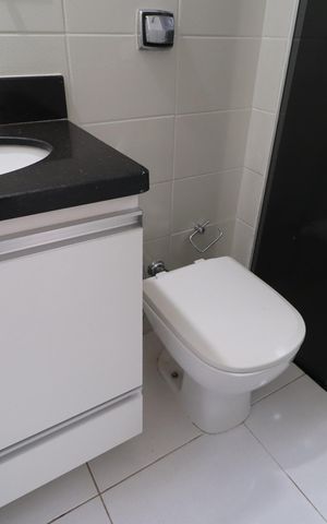 Apartamento para alugar com 76m², 2 quartos e 2 vagasBanheiro do Quarto 1