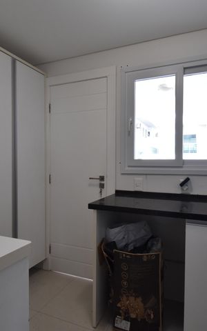 Casa de condomínio para alugar com 411m², 4 quartos e 3 vagasÁrea de Serviço