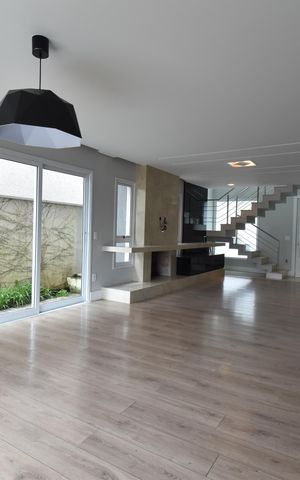 Casa de condomínio para alugar com 411m², 4 quartos e 3 vagasSala 1