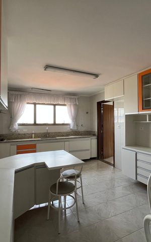 Apartamento para alugar com 136m², 3 quartos e 3 vagasCozinha