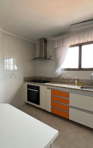 Apartamento para alugar com 136m², 3 quartos e 3 vagasPorta da entrada de serviço