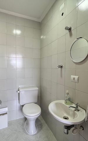 Apartamento para alugar com 136m², 3 quartos e 3 vagasBanheiro da Área de Serviço