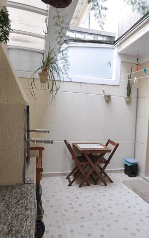 Casa de condomínio à venda com 60m², 2 quartos e 2 vagasChurrasqueira