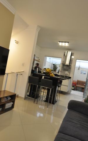 Casa de condomínio à venda com 60m², 2 quartos e 2 vagasSala
