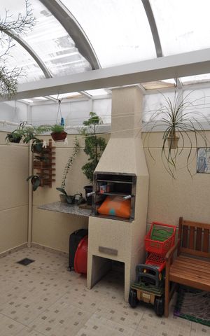 Casa de condomínio à venda com 60m², 2 quartos e 2 vagasChurrasqueira