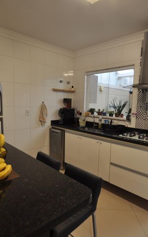 Casa de condomínio à venda com 60m², 2 quartos e 2 vagasCozinha