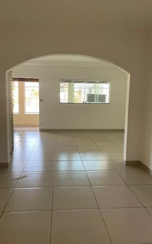Casa para alugar com 320m², 3 quartos e 2 vagas Casa para alugar com 320m², 3 quartos e 2 vagasSala