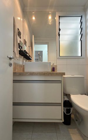 Apartamento à venda com 56m², 2 quartos e 1 vaga Apartamento à venda com 56m², 2 quartos e 1 vagaBanheiro Social