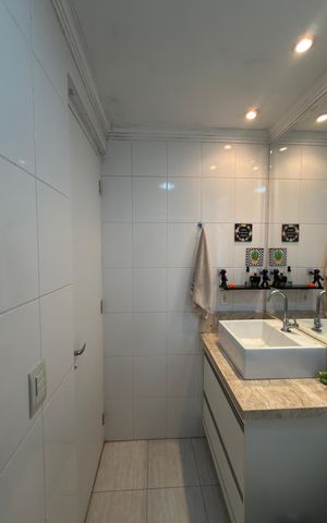 Apartamento à venda com 56m², 2 quartos e 1 vaga Apartamento à venda com 56m², 2 quartos e 1 vagaBanheiro Social