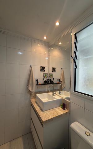 Apartamento à venda com 56m², 2 quartos e 1 vaga Apartamento à venda com 56m², 2 quartos e 1 vagaBanheiro Social