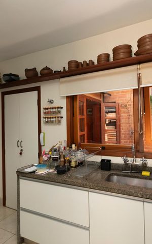 Casa para alugar com 262m², 4 quartos e 2 vagasCOZINHA