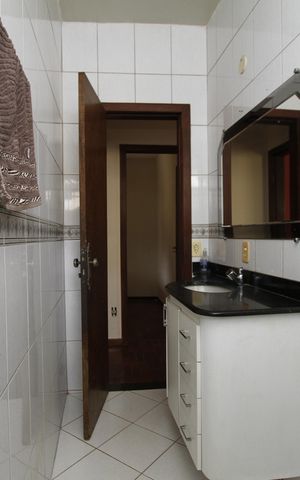 Casa à venda com 365m², 5 quartos e 6 vagasBanheiro Social