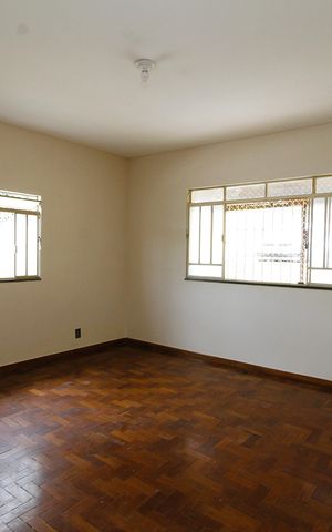 Casa à venda com 365m², 5 quartos e 6 vagasSala