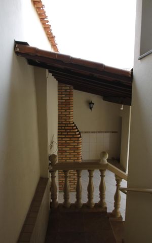 Casa à venda com 365m², 5 quartos e 6 vagasEscada
