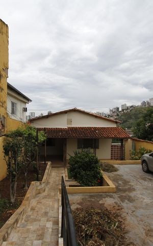 Casa à venda com 365m², 5 quartos e 6 vagasGaragem