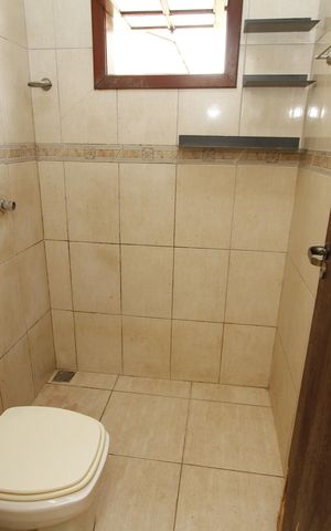Casa à venda com 365m², 5 quartos e 6 vagasbanheiro 