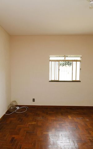 Casa à venda com 365m², 5 quartos e 6 vagasSala
