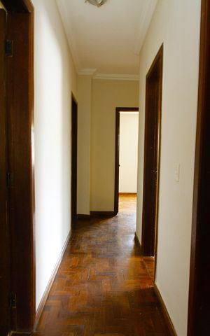 Casa à venda com 365m², 5 quartos e 6 vagasCorredor