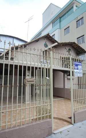 Casa à venda com 1000m², 4 quartos e 5 vagasFachada/ Plaquinha Instalada 14/10/2026 UESU-409