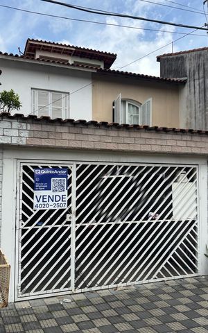 Casa à venda com 140m², 2 quartos e 2 vagasFachada 