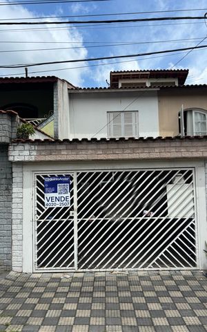 Casa à venda com 140m², 2 quartos e 2 vagasFachada 