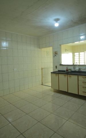 Casa à venda com 140m², 2 quartos e 2 vagasCozinha 