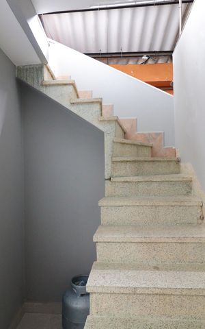 Casa para alugar com 300m², 3 quartos e 5 vagasEscada externa
