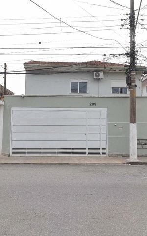 Casa para alugar com 300m², 3 quartos e 5 vagasFachada