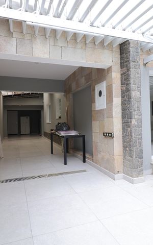 Casa para alugar com 300m², 3 quartos e 5 vagasQuintal lateral