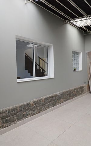 Casa para alugar com 300m², 3 quartos e 5 vagasQuintal lateral