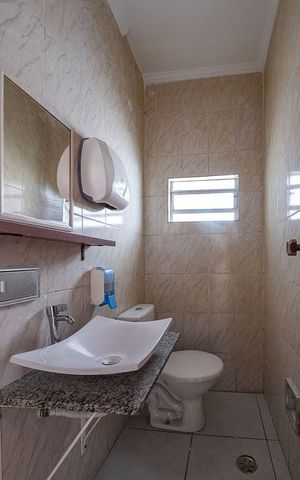 Casa para alugar com 112m², 5 quartos e 1 vaga Casa para alugar com 112m², 5 quartos e 1 vagaLavabo 1