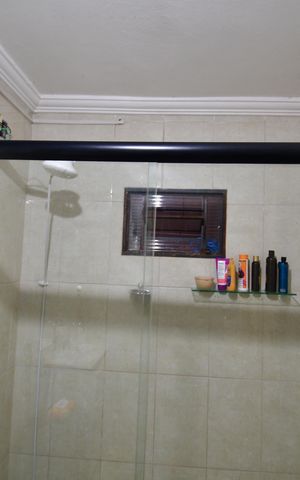 Casa à venda com 300m², 4 quartos e 1 vagaBanheiro