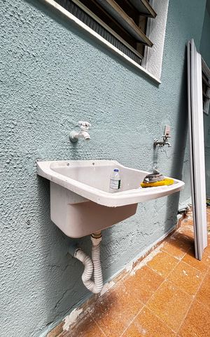Casa para alugar com 30m², 1 quarto e sem vaga Casa para alugar com 30m², 1 quarto e sem vagaÁrea de serviço