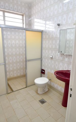 Casa para alugar com 329m², 3 quartos e 5 vagasBanheiro 