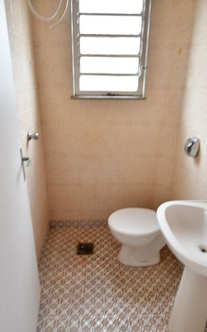 Casa para alugar com 329m², 3 quartos e 5 vagasBanheiro de serviço