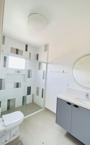 Casa de condomínio para alugar com 368m², 6 quartos e 4 vagas Casa de condomínio para alugar com 368m², 6 quartos e 4 vagasBanheiro