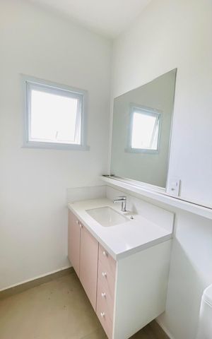 Casa de condomínio para alugar com 368m², 6 quartos e 4 vagas Casa de condomínio para alugar com 368m², 6 quartos e 4 vagasBanheiro